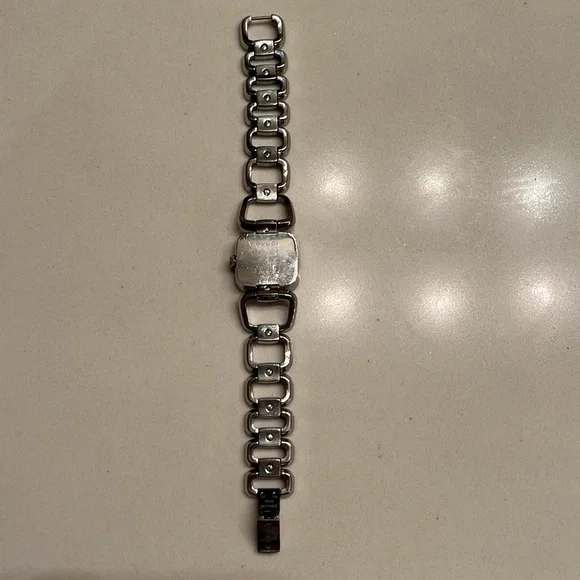 Used Gucci signature G Silver Metal Link Watch - Picture 3 of 4